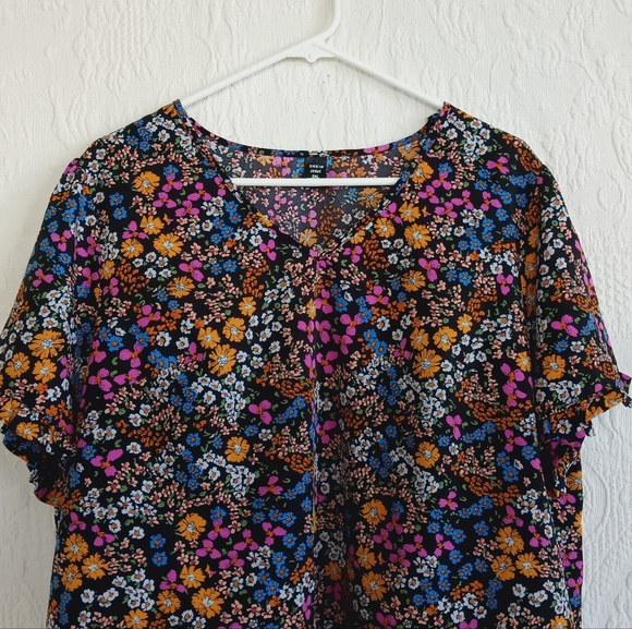 SHEIN Ditsy Floral Print Blouse Colorful Ruffle Cute Boxy Plus Size Flowy 2x - Picture 2 of 8